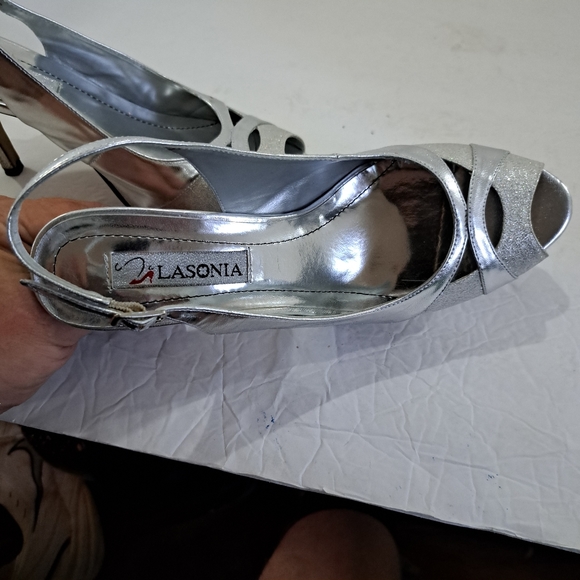 Women's High Heel Shoes. Silver Metallic Color With Silver Speckled Toes - Picture 7 of 10